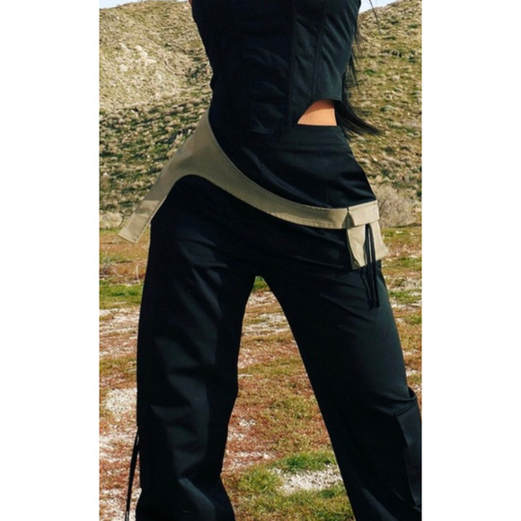 PrettyLittleThing Black Contrast Panel Packet Detail Cargos NWT Size 6 - Picture 3 of 4